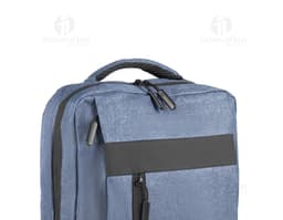 Mochila para Notebook em couro preto, com fecho de metal, alça de mão e alça para ombros. Estilo moderno e elegante, com