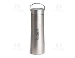 Garrafa térmica de 760ml em inox, ideal para manter líquidos quentes ou frios por longos períodos. Design elegante e