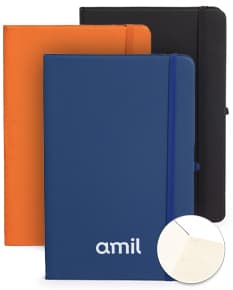 Planner Emborrachado Anual em design moderno e 3D, com espaço para armazenamento de dados digitais em notebook e videodisk.