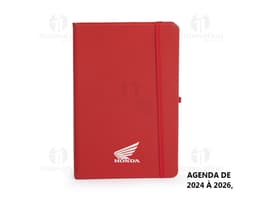 Planner Emborrachado Anual em design moderno e 3D, com espaço para armazenamento de dados digitais em notebook e videodisk.