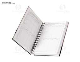 Agenda Diária 2025 com capa dura preta, marcador de página e páginas em branco para anotações.