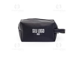 Bolsa de couro sintético preta para guardar objetos pessoais, como carteira, dinheiro, chave, celular, entre outros. Possui