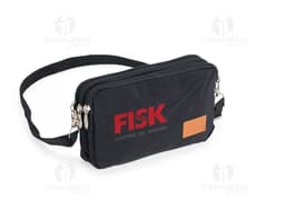 Mini Bolsa Transversal de Nylon preta, ideal para viagens e negócios. Possui alça ajustável, fecho em zíper e design moderno