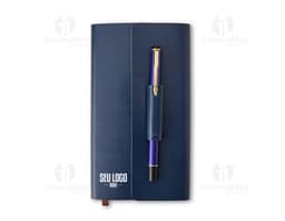 Kit para anotações com caneta, bloco de notas, papel em branco e diversos materiais de escrita e desenho, ideal para uso em
