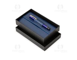 Kit para anotações com caneta, bloco de notas, papel em branco e diversos materiais de escrita e desenho, ideal para uso em