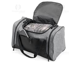 Bolsa esportiva de couro na cor preta, com capacidade de 46 litros, alça de ombro, fecho de zíper, design moderno e elegante.