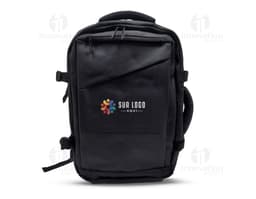 Mochila feminina na cor rosa com detalhes em dourado, feita de couro sintético, possui alças ajustáveis e bolso frontal com