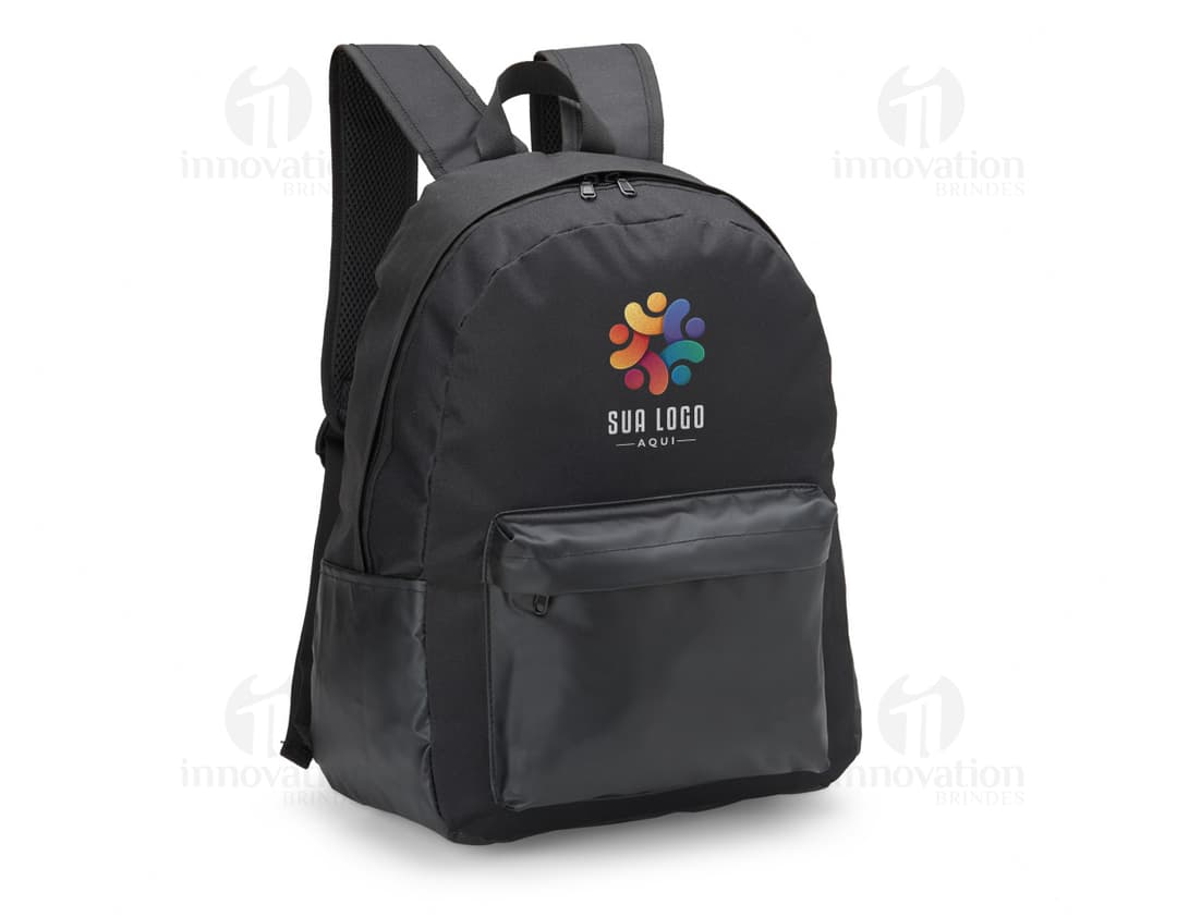 Mochila Nylon 33 Litros preta, resistente e moderna, ideal para viagens e transporte de equipamentos. Com alças de couro