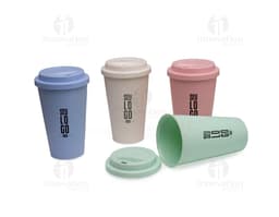 Container vazio de copo fibra de bambu 450ml, feito de plástico, com tampa de coloração preta. Objeto de design sustentável