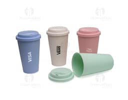 Container vazio de copo fibra de bambu 450ml, feito de plástico, com tampa de coloração preta. Objeto de design sustentável