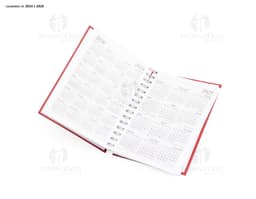 Agenda Diária 2025 Wire-o em um ambiente de escritório com notebook, papel em branco, pastas, envelopes, mensagens