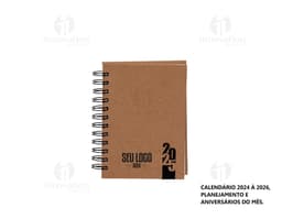 Agenda Diária 2025 com capa dura de cor azul escuro e detalhes em dourado, folhas internas brancas com espaços para notas e