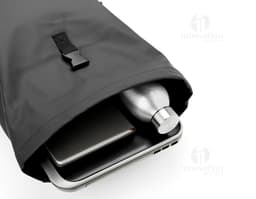 Mochila 26 Litros na cor preta com bolsos laterais, alças ajustáveis e zíper frontal.