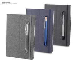 Caderno Capa em RPET preto, feito de couro, contendo dinheiro, chaves, computador, notebook, dispositivos, botões, caneta