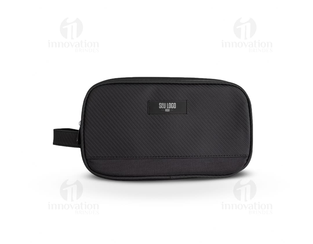 Nécessaire de Poliéster preto com zíper e alça de transporte, ideal para organizar e transportar objetos pessoais e de