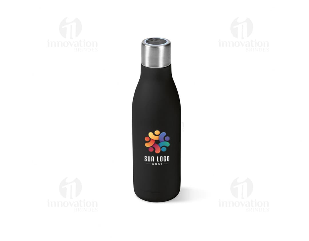 Garrafa em aço inox contendo bebida alcoólica, com tampa de cortiça. A garrafa está vazia e possui rótulo em branco. Está em