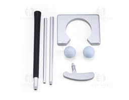 Kit de treino para golfe composto por tacos, bolas, luvas e acessórios.