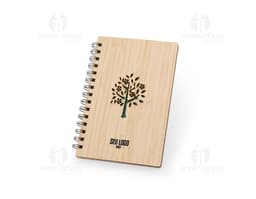 Caderno Bambu com capa de tecido estampado em tons de verde e marrom, folhas em papel reciclado e marcador de páginas de fita