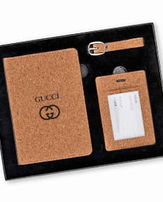 Kit Viagem 3 Peças, contendo uma mala de viagem, uma nécessaire e um porta documentos, em cores vibrantes e textura