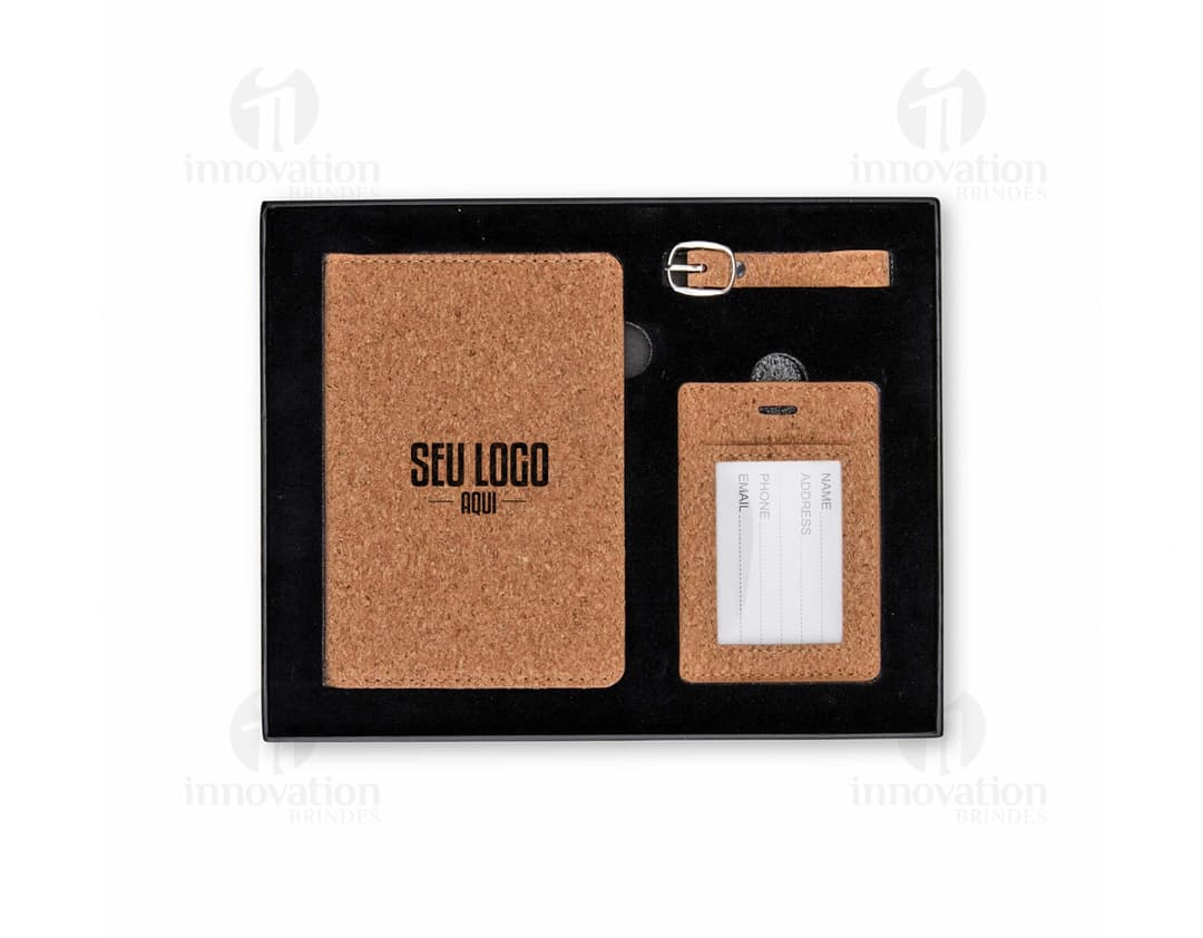 Kit Viagem 3 Peças, contendo uma mala de viagem, uma nécessaire e um porta documentos, em cores vibrantes e textura