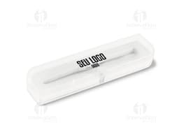 Caixa de armazenamento para pen drive preta, com capacidade para guardar até 10 unidades.