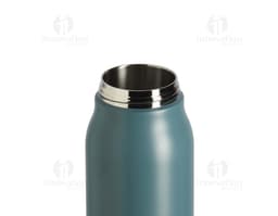 Garrafa térmica de 1 litro em aço inoxidável com tampa rosqueável e alça para transporte.