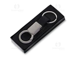 Chaveiro em liga de zinco de cor prateada com formato de coração.