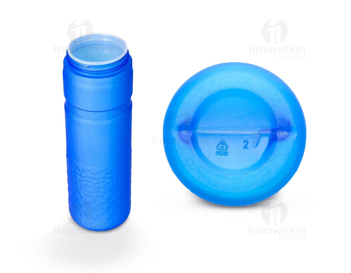 Squeeze Plástico 500ml na cor azul, com tampa rosqueável e design moderno.