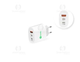 Carregador Turbo Com 3 Portas - Produto com tecnologia de carregamento rápido e três entradas para carregar dispositivos