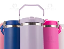 Copo térmico de 800ml em aço inoxidável preto com tampa de rosca e alça.