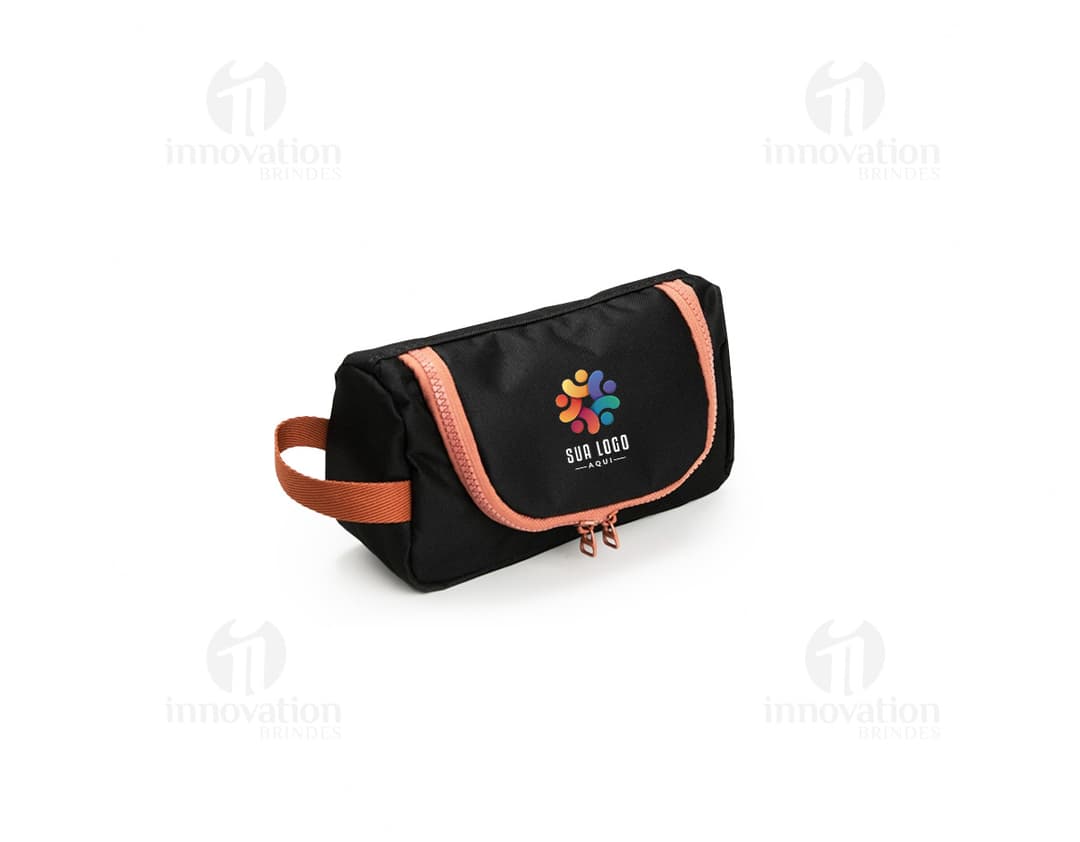Nécessaire Nylon preto com zíper e alça para transporte.