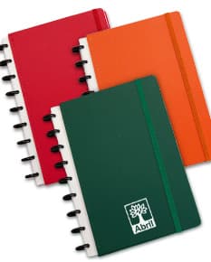 Produto: Caderno de Disco Descrição: Um caderno de capa dura com design moderno, possui um sistema de discos para fácil