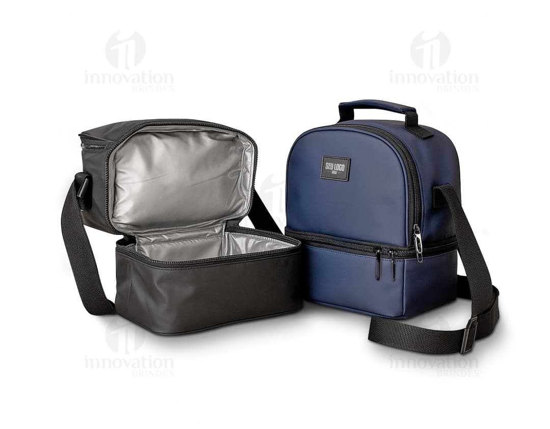 Mala térmica preta de couro vintage com fecho de zíper, alça de metal cromado, estilo moderno e elegante, ideal para viagens