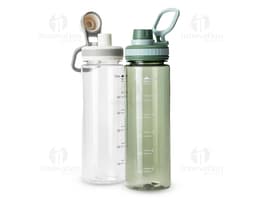 Garrafa plástica de 750ml em cor preta e transparente, vazia e limpa. A garrafa possui tampa e é um objeto único, feito de