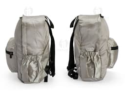 Mochila dobrável de poliéster de 18 litros, preta e moderna, ideal para viagens, aventuras e atividades ao ar livre. Feita de