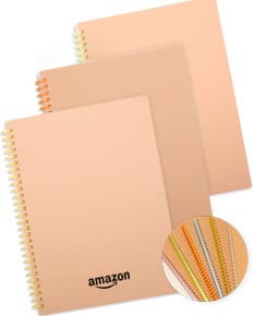 Caderno Kraft com design em papel kraft em branco, dentro de um envelope vazio de papelão. O notebook está aberto mostrando