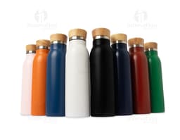 Garrafa térmica de 600ml transparente com tampa amarela, contendo líquido. A garrafa está em cima de uma mesa, com reflexo