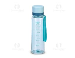 Garrafa plástica de 780ml, contendo líquido transparente. A tampa está fechada e a garrafa está limpa e saudável. A embalagem