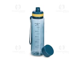 Garrafa plástica de 780ml, contendo líquido transparente. A tampa está fechada e a garrafa está limpa e saudável. A embalagem