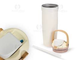 Garrafa térmica de 850ml em material plástico com design metálico, tampa prateada e corpo transparente. Ideal para armazenar