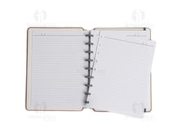 Caderno de disco Percalux marrom com capa de couro, aberto, contendo folhas em branco e um lápis antigo.