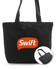 Bolsa de lona preta com alça de couro, estilo moderno e elegante, detalhes em ziper e fivela.