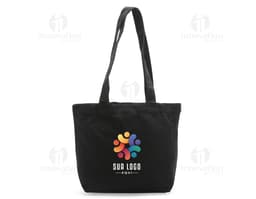 Bolsa de lona preta com alça de couro, estilo moderno e elegante, detalhes em ziper e fivela.