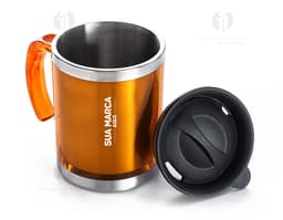 A caneca plástica de 400ml é perfeita para te acompanhar no dia a dia, seja no café da manhã ou no escritório. Seu design