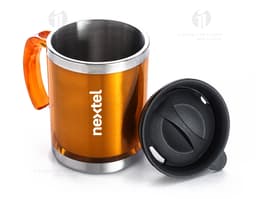 Caneca plástica de 400ml, perfeita para tomar seu café quentinho ou chá relaxante. Feita em material resistente e durável