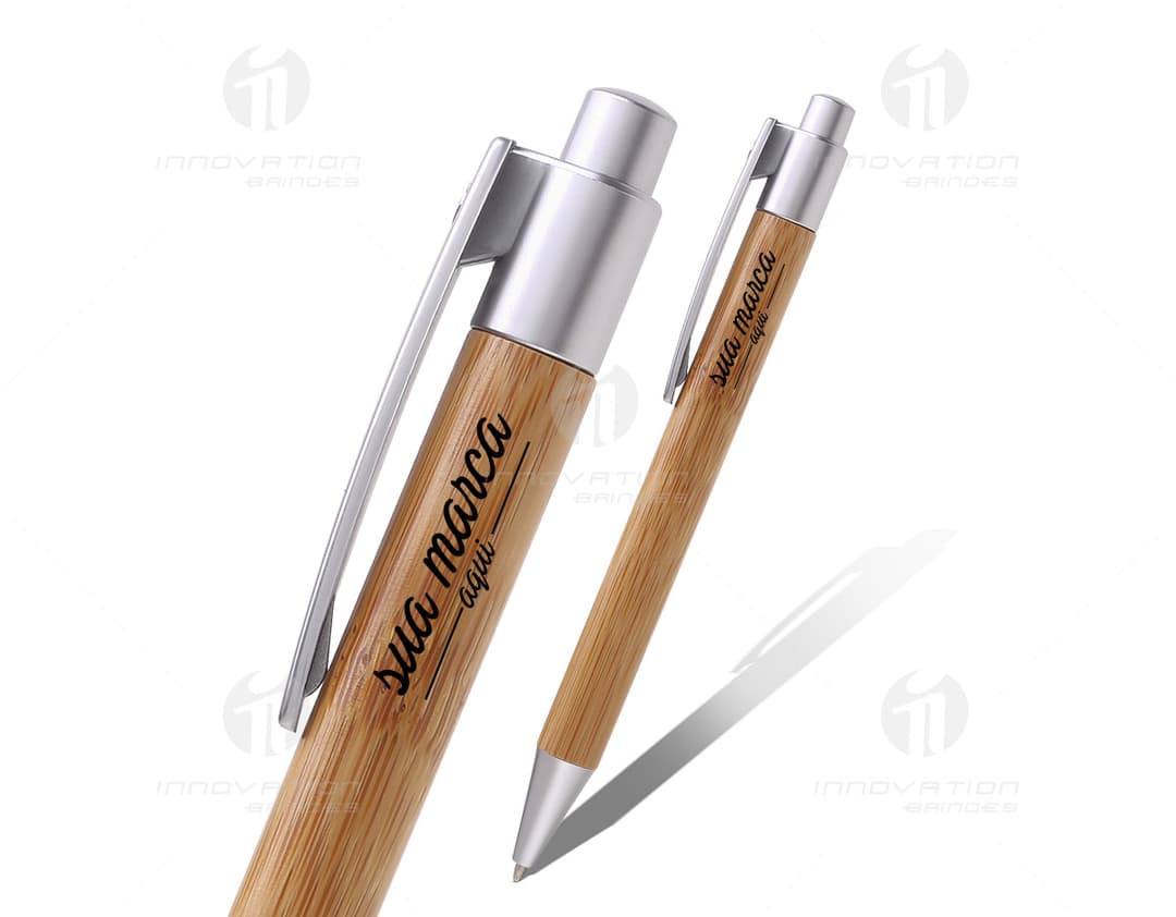 Caneta ecológica feita de madeira reciclada, perfeita para seu negócio ou estudos. Com design elegante e sustentável, essa