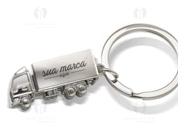 Chaveiro de metal para caminhão - Proteja seu veículo com elegância e segurança. Feito em aço cromado, este chaveiro oferece