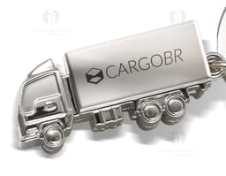 Chaveiro de metal para caminhão - 02, perfeito para garantir a segurança do seu veículo. Com design resistente e cromado