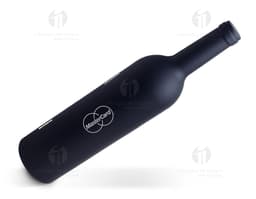 Kit de vinho completo para celebrar com elegância! Inclui garrafa de vinho, taça e saca-rolhas. Perfeito para presentear ou
