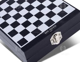 Kit Vinho - 18: Um conjunto completo para os amantes de vinho! Com design retrô e xadrez, este kit traz tudo que você precisa